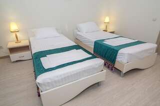 Гостиница Феоника Феодосия Двухместный номер с 2 отдельными кроватями + дополнительной кроватью-7