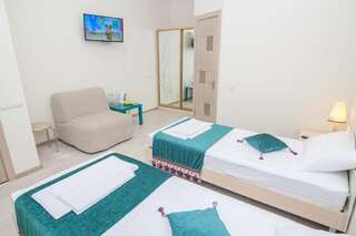 Гостиница Феоника Феодосия Двухместный номер с 2 отдельными кроватями + дополнительной кроватью-2